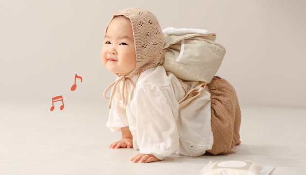 一升米リュックを背負っている赤ちゃん